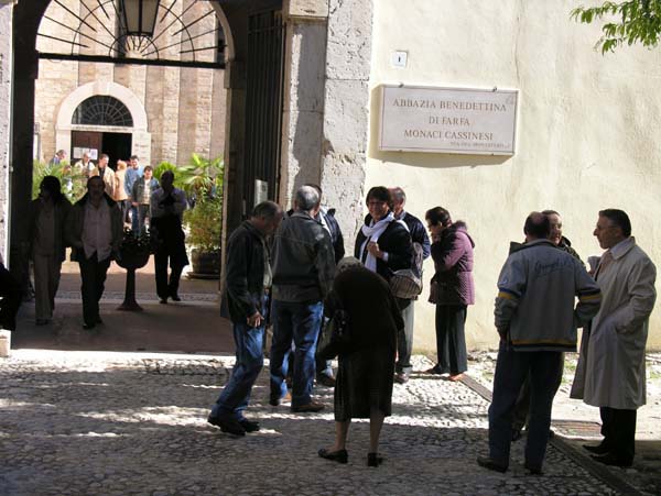 00-Ingresso al Monastero Farfa