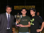 007a L assessore allo sport Roberto Provinciali premia la quarta classificata DSCN5472
